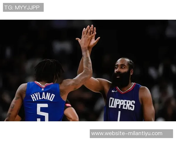 乔治表现平平仅得12分6板2助1断球队需更多支持