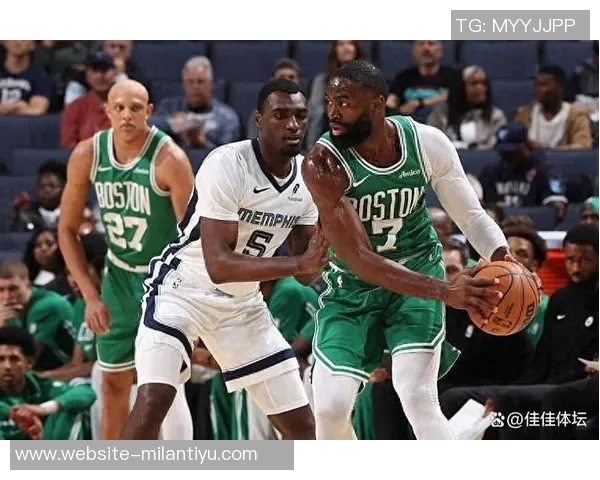 布朗回应质疑称将全力展现绿军篮球风格与实力